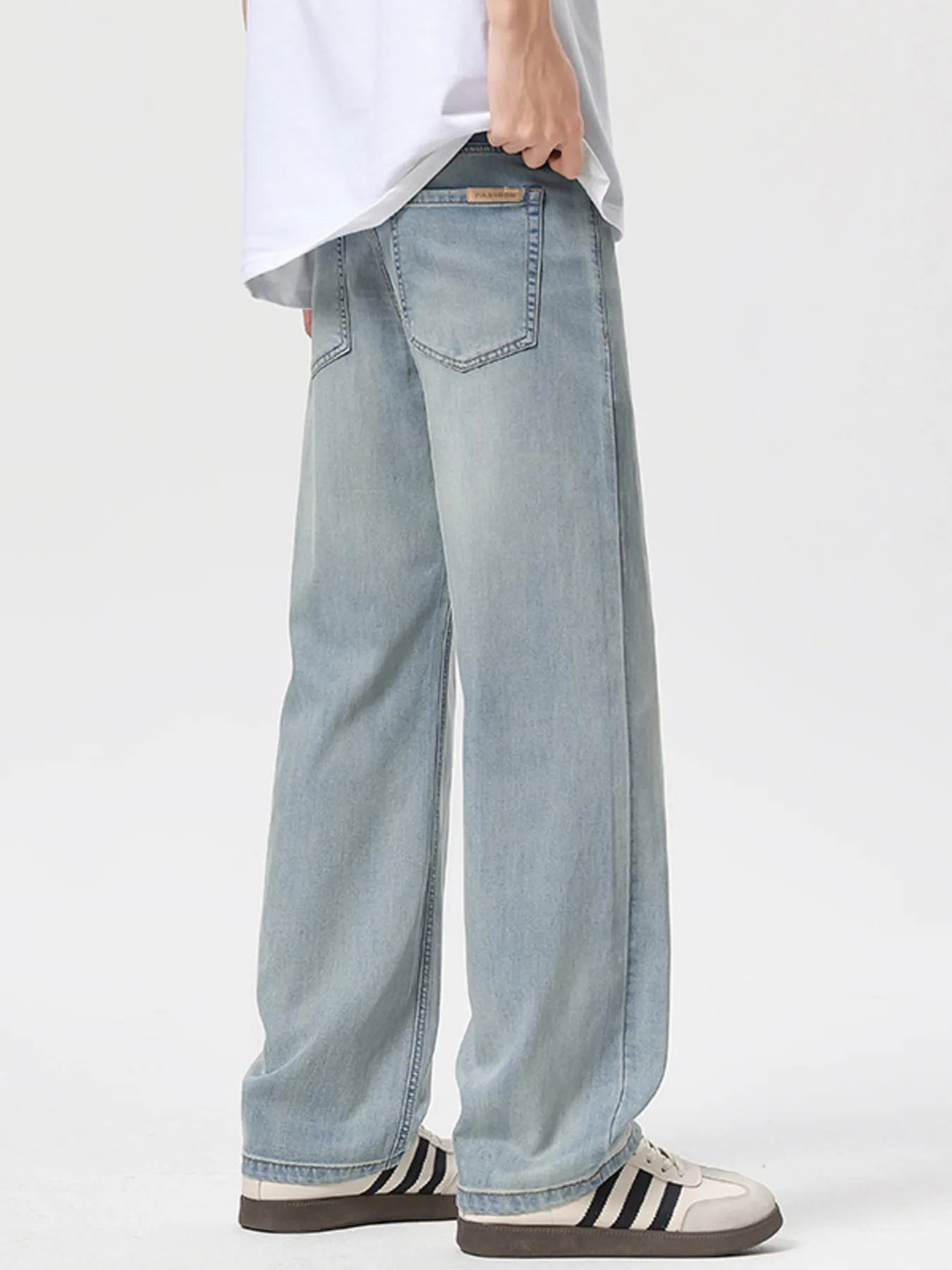 Loose Fit Wash Jeans in Vintage Blue in Black Gray for Men