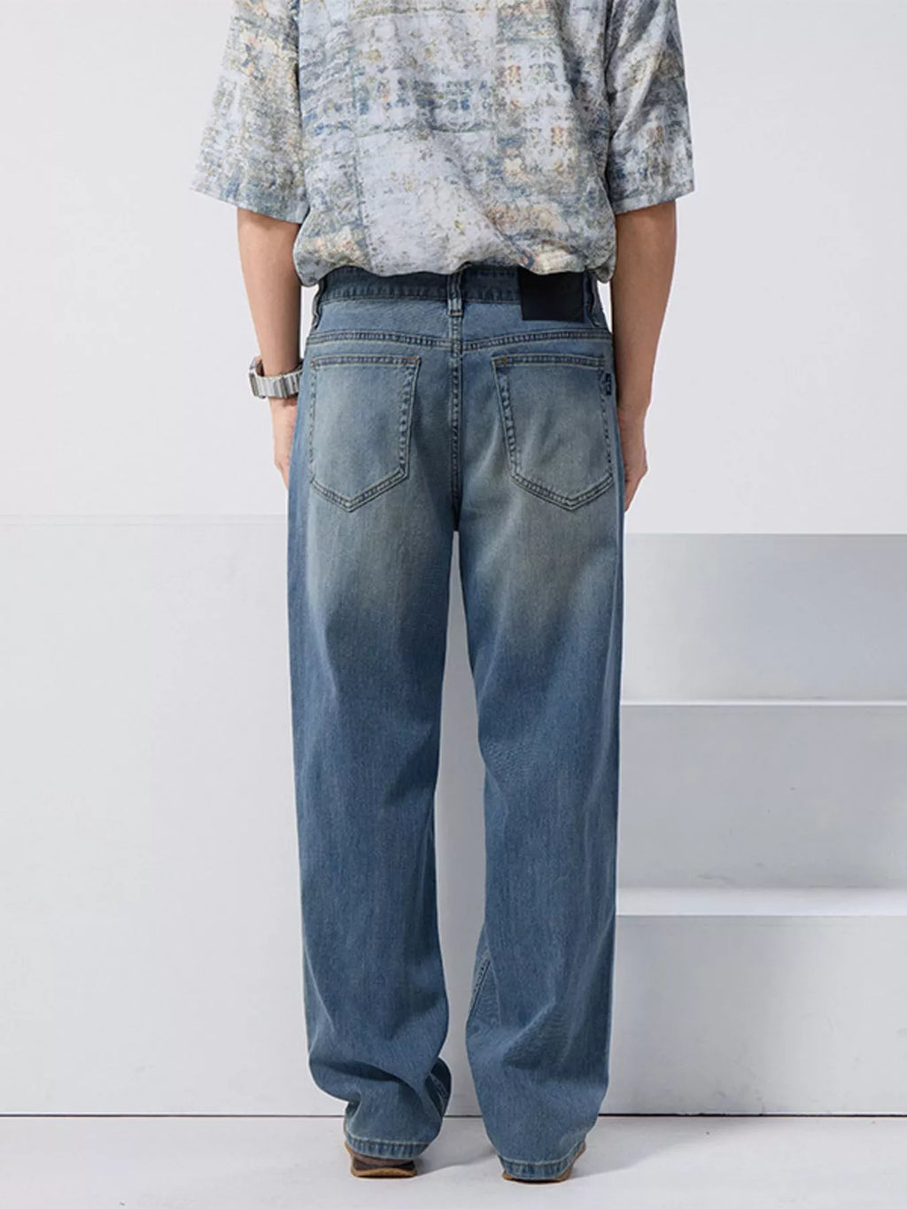 Vintage Wash Loose Fit Jeans in Medium Blue for Men