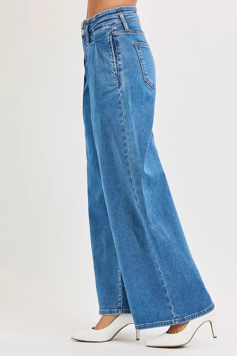 Mid Rise Fit Wide Leg with Pleated Detail Jeans Plus Size in Medium for Women