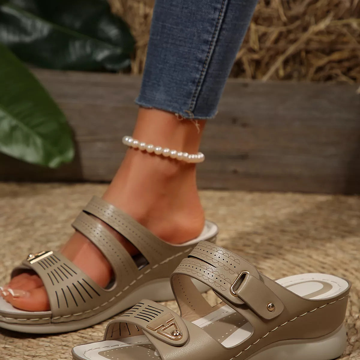 Open Toe Wedge Sandals in Green for Women