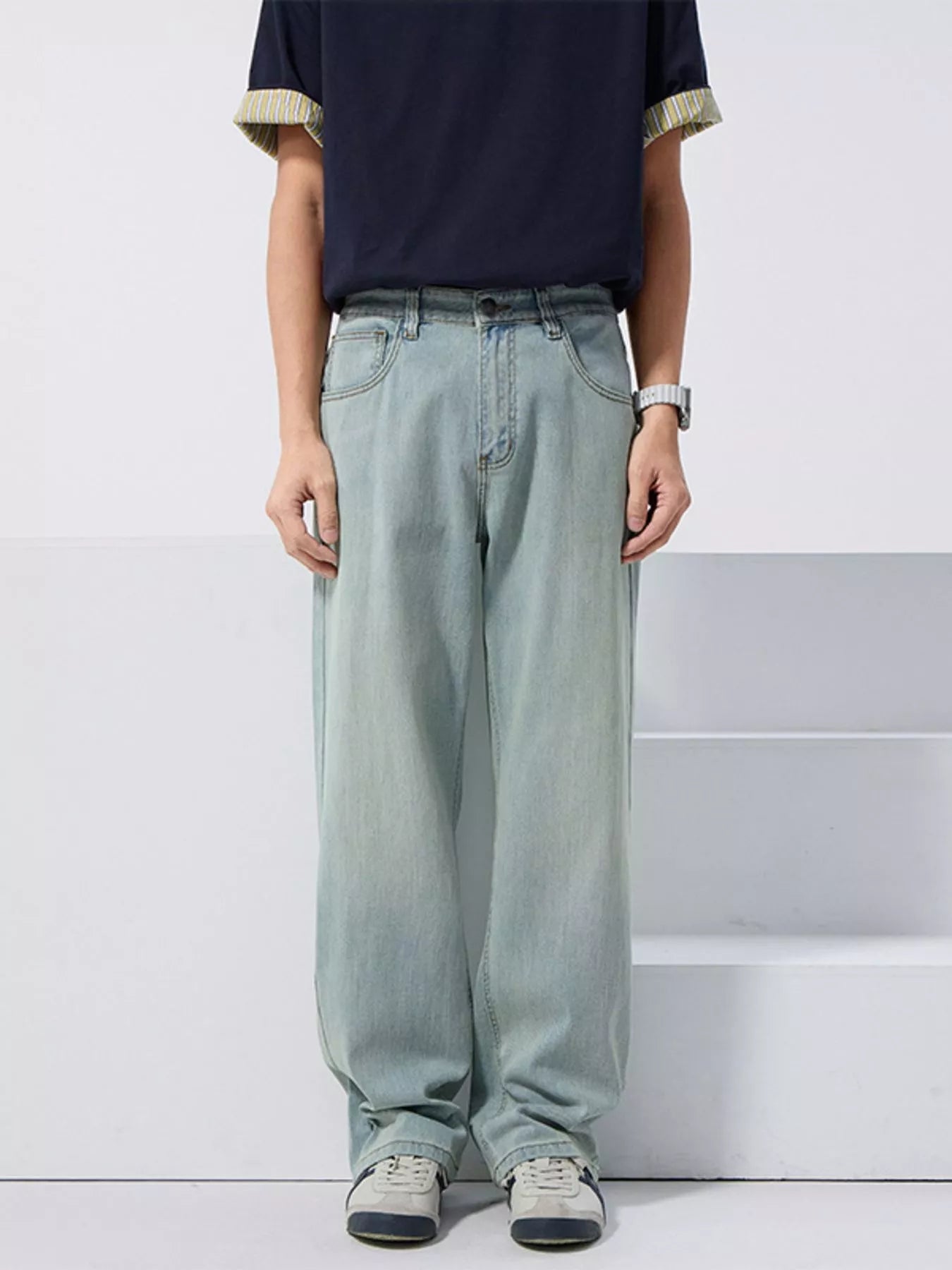 Vintage Wash Loose Fit Jeans in Medium Blue for Men