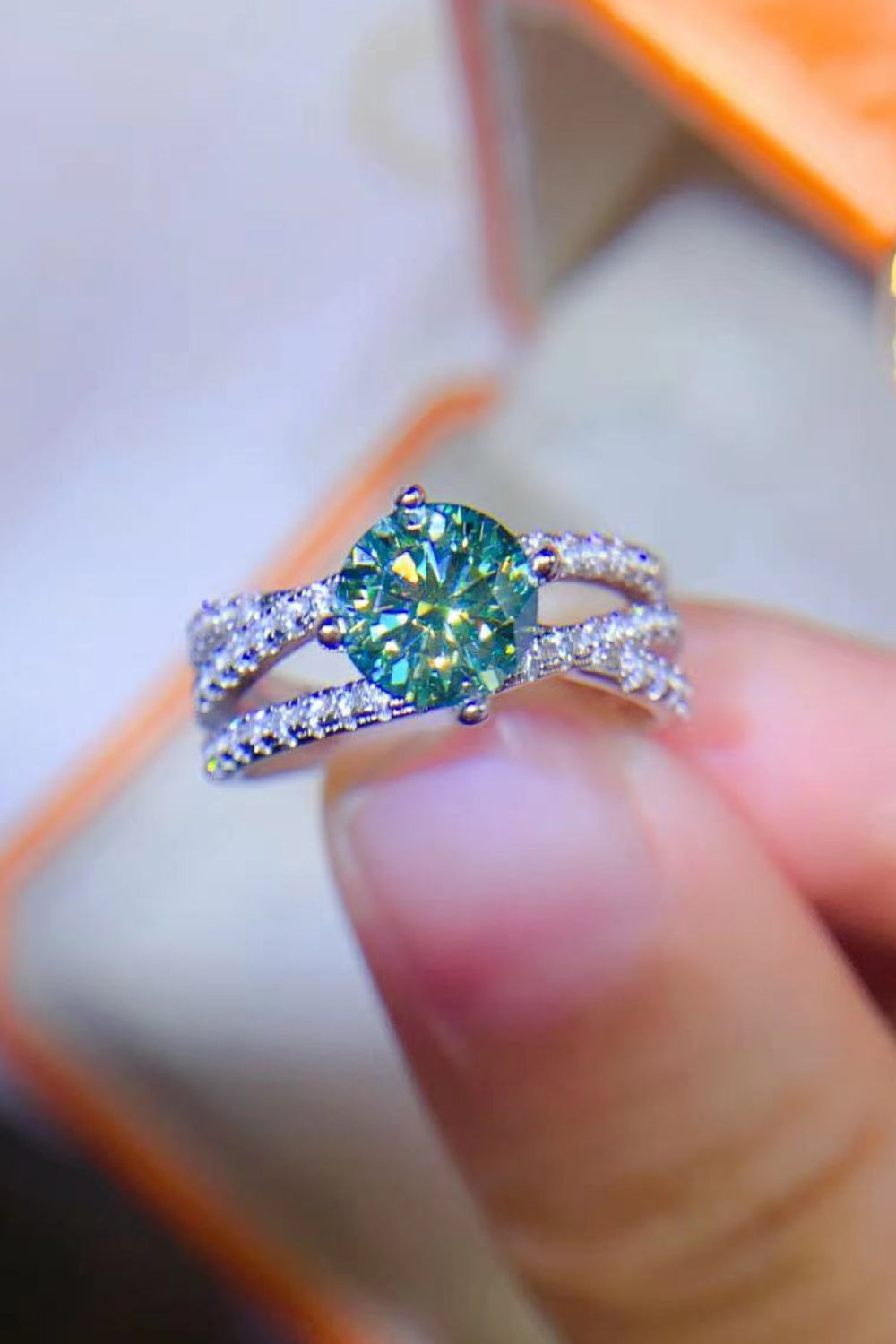 1 Carat Moissanite Contrast 925 Sterling Silver Ring in Light Green for Women