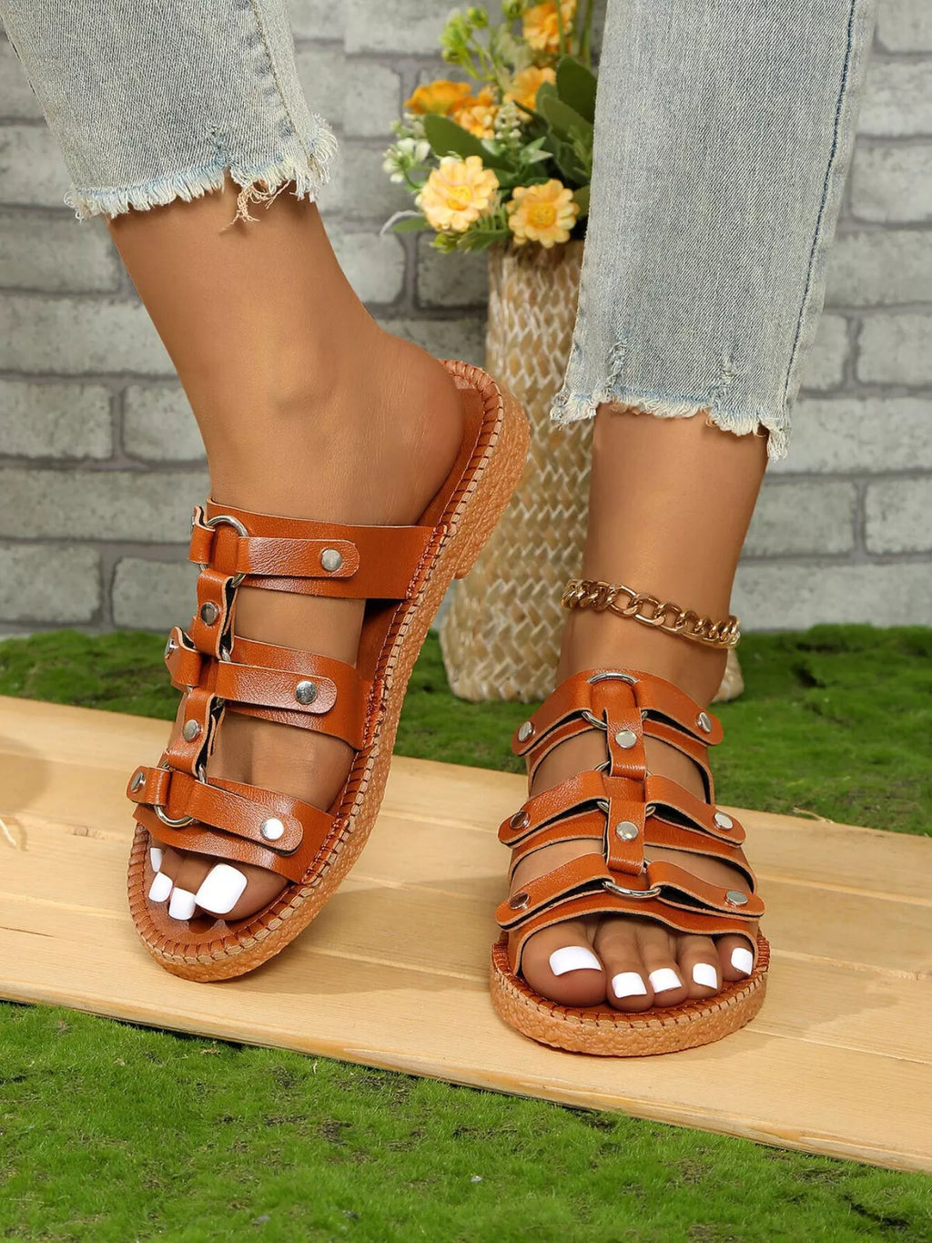 Open Toe Flats Sandals in White for Women