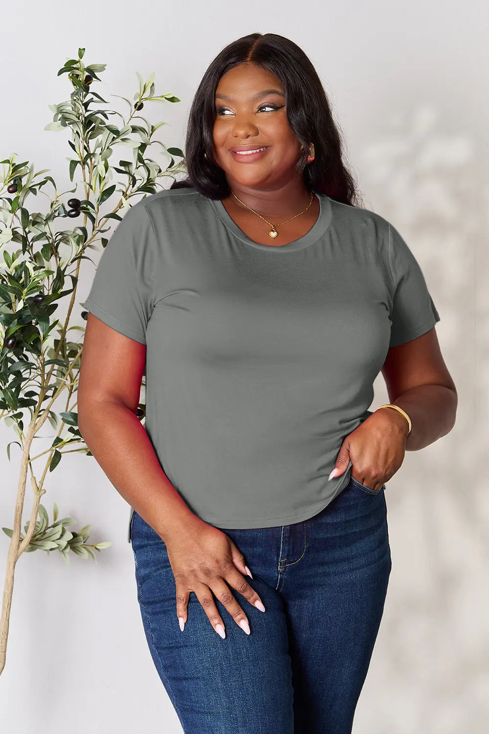 Plus Size Round Neck Short Sleeve T-Shirt in Green for Women