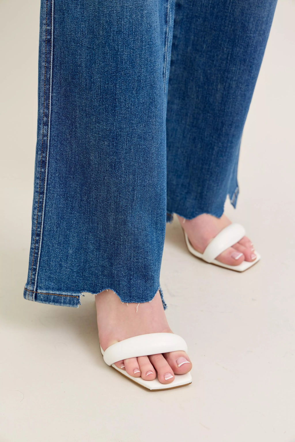 High Waist Tummy Control Chew Hem Destroy Wide Jeans Plus Size in Md for Women