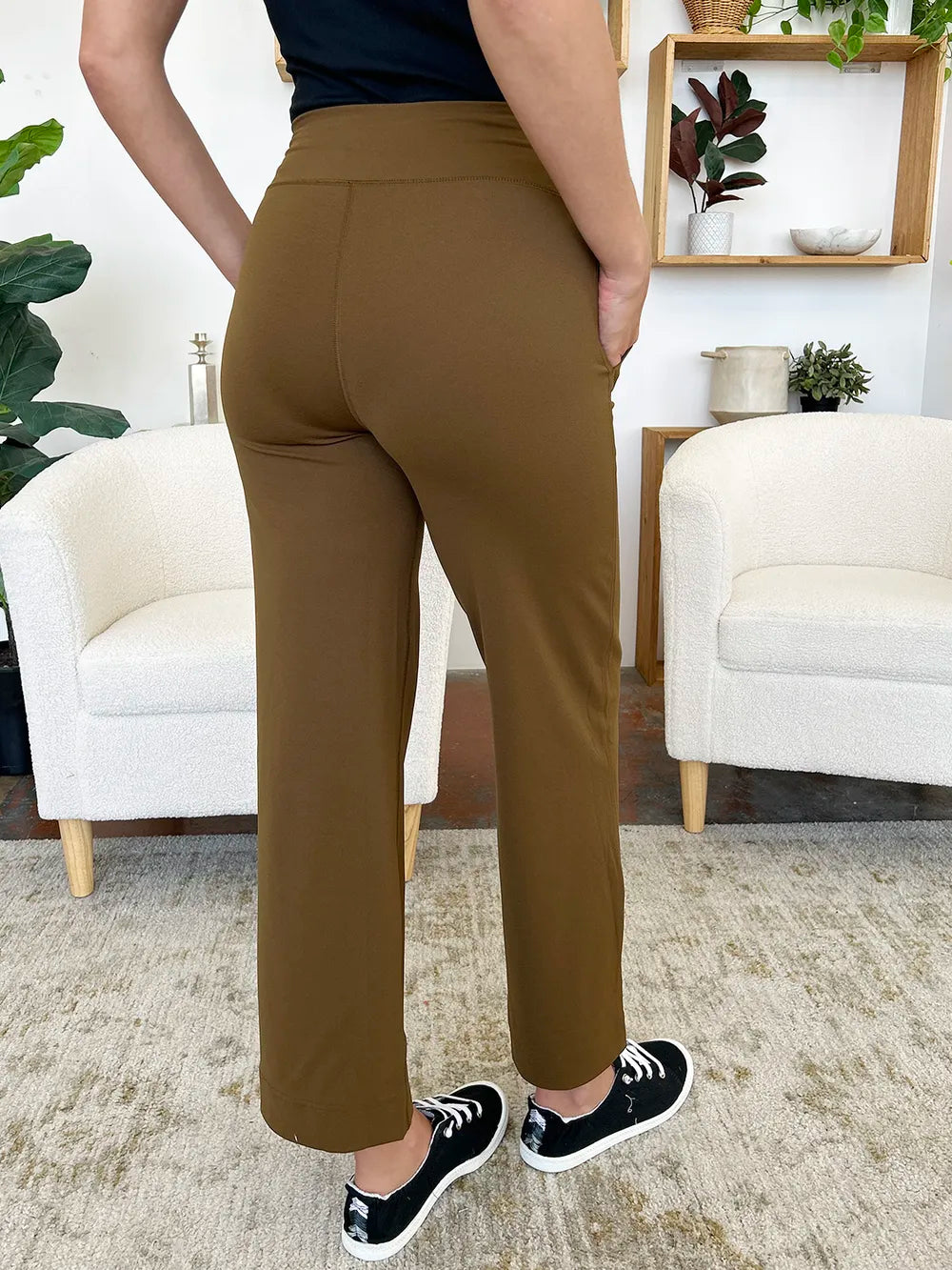 Drawstring Waist Wide Leg Sports Pants with Pockets in Brown for Women