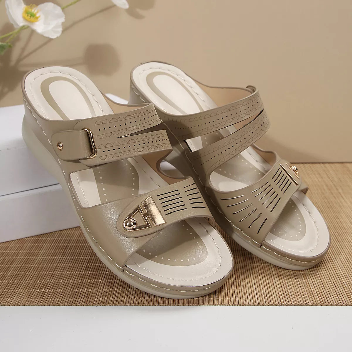 Open Toe Wedge Sandals in Green for Women