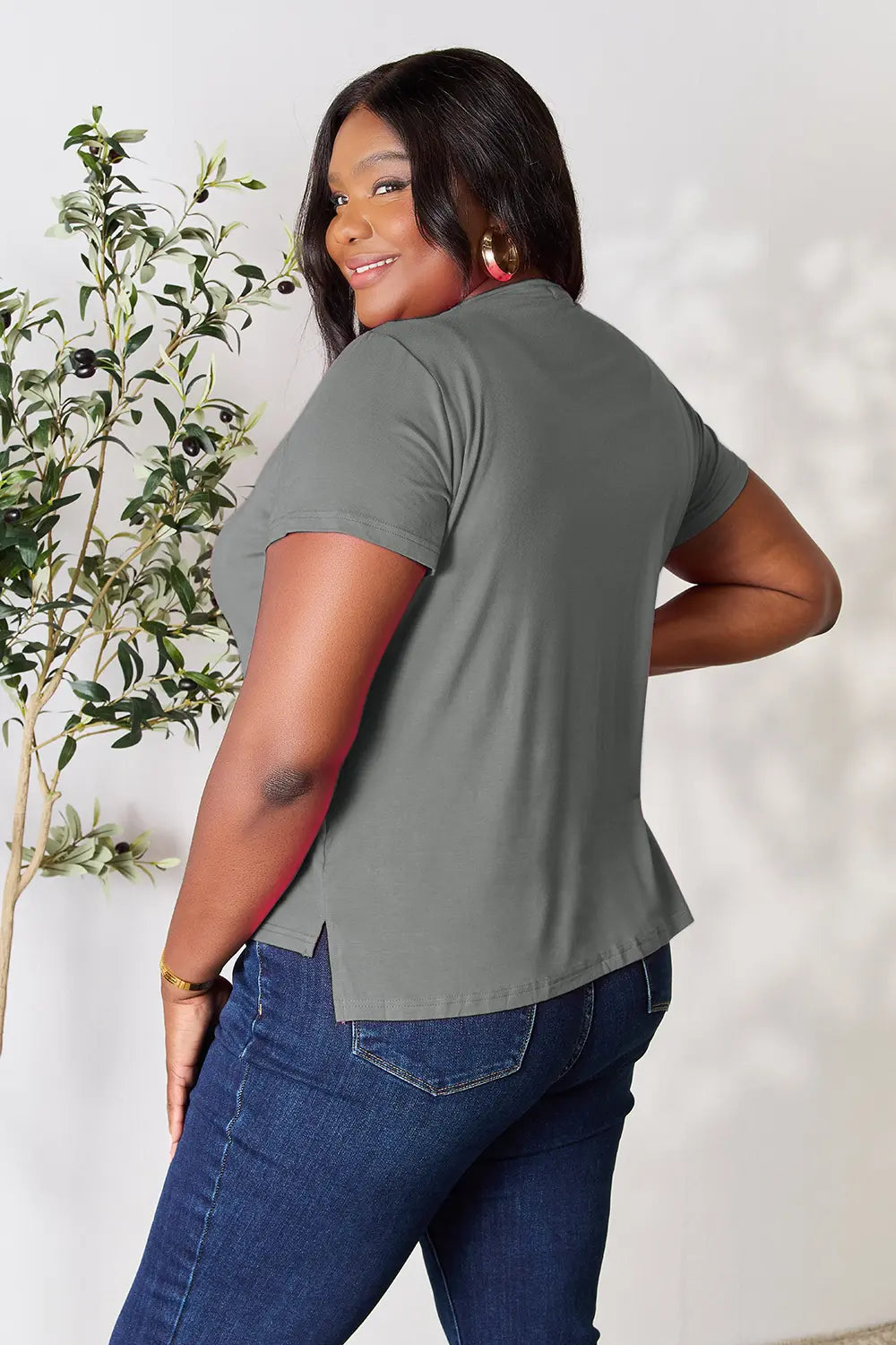 Plus Size Round Neck Short Sleeve T-Shirt in Green for Women