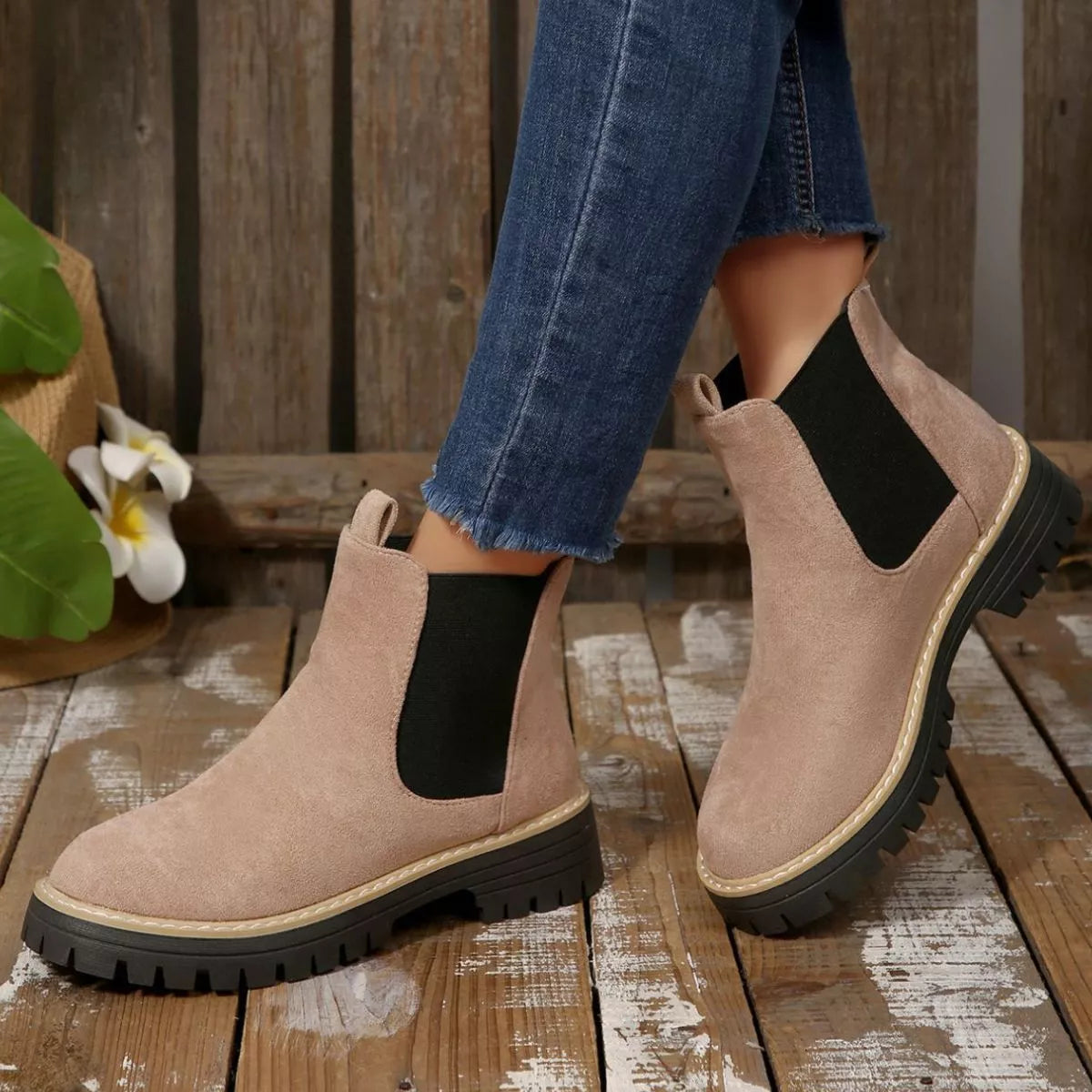 Round Toe Block Heels Boots in Classic in Green for Women
