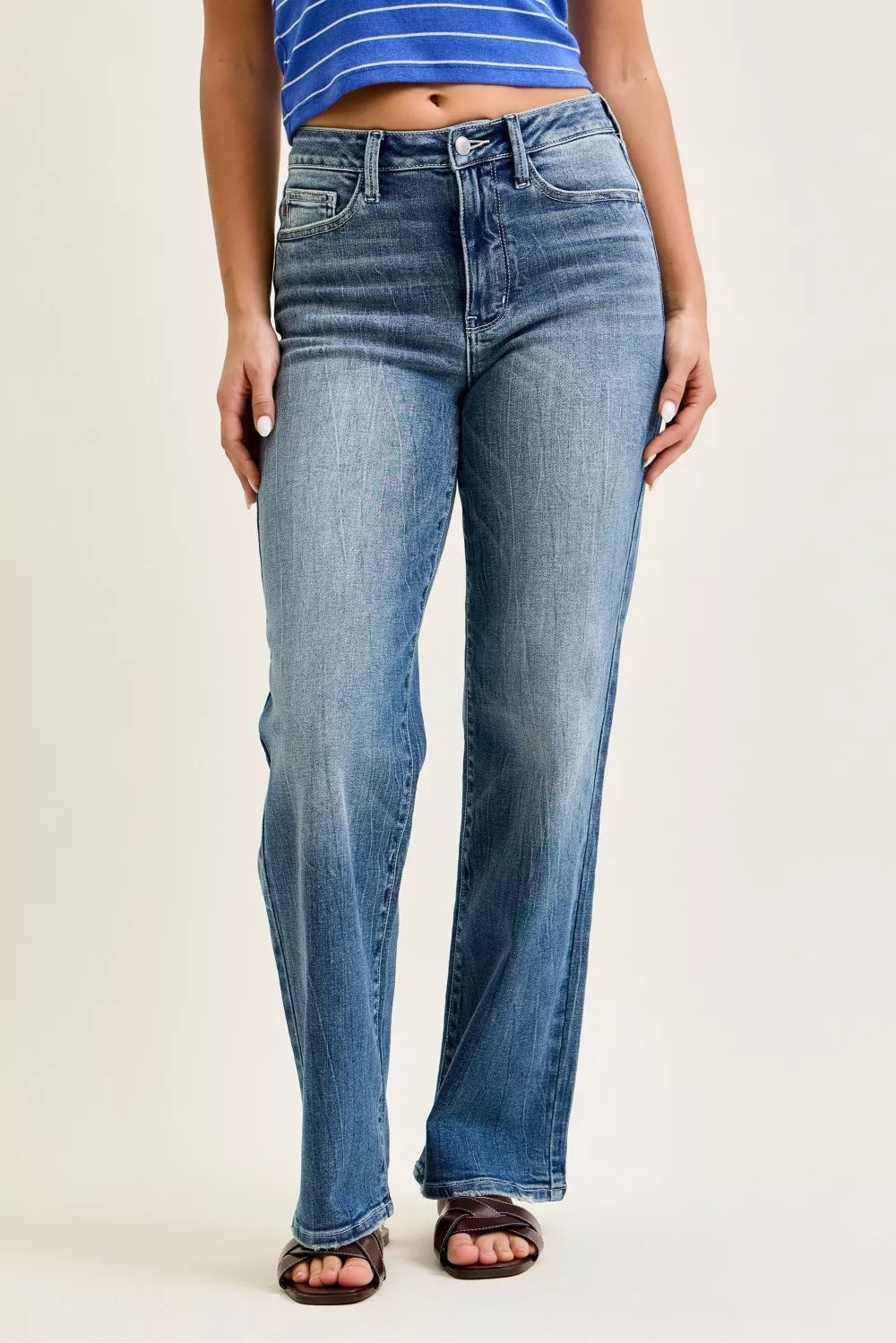 Mid Rise 90s Straight Jeans in Md for Women