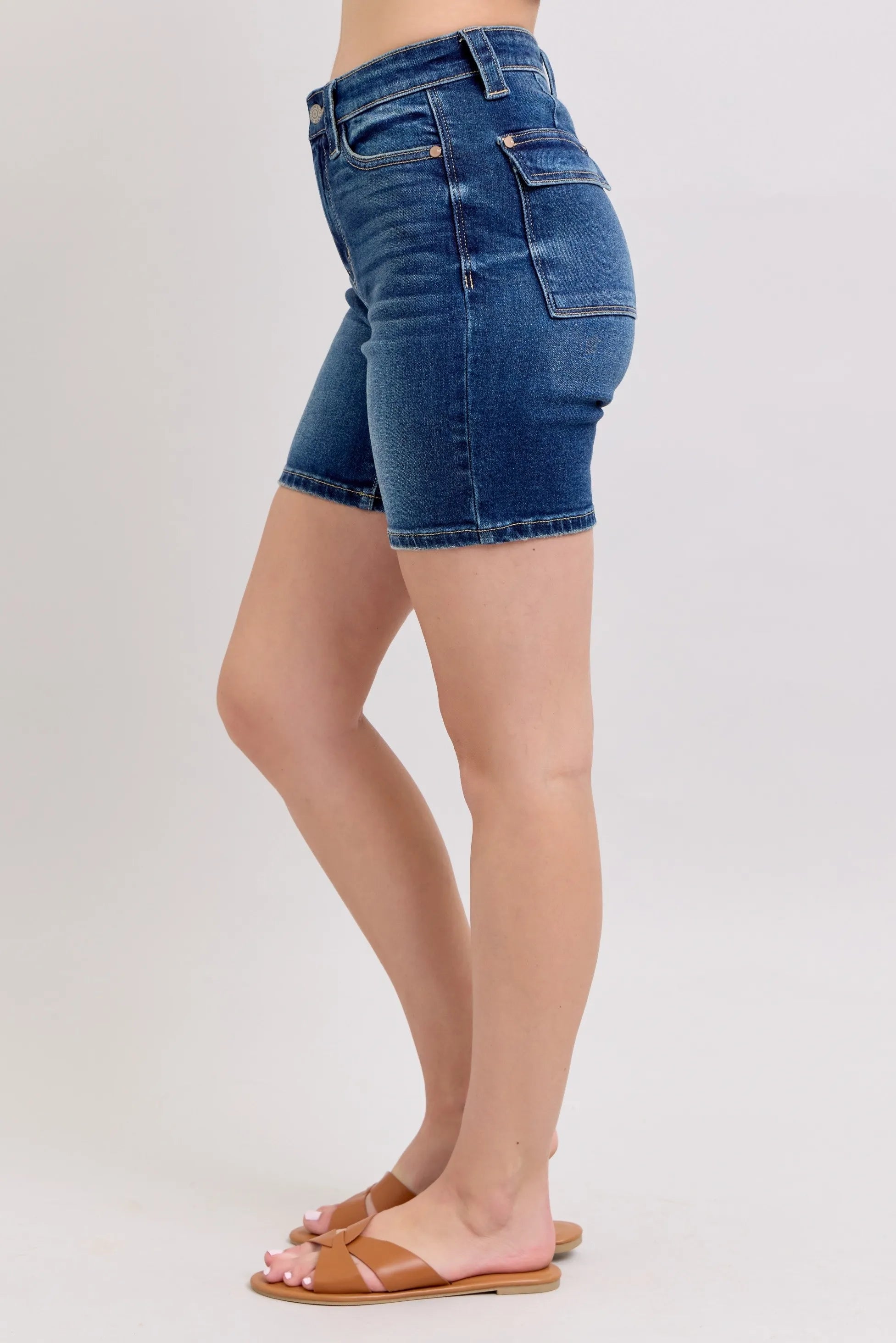 High Waist Bermudas Jeans W/ Back Flap Pockets Plus Size in Dark for Women