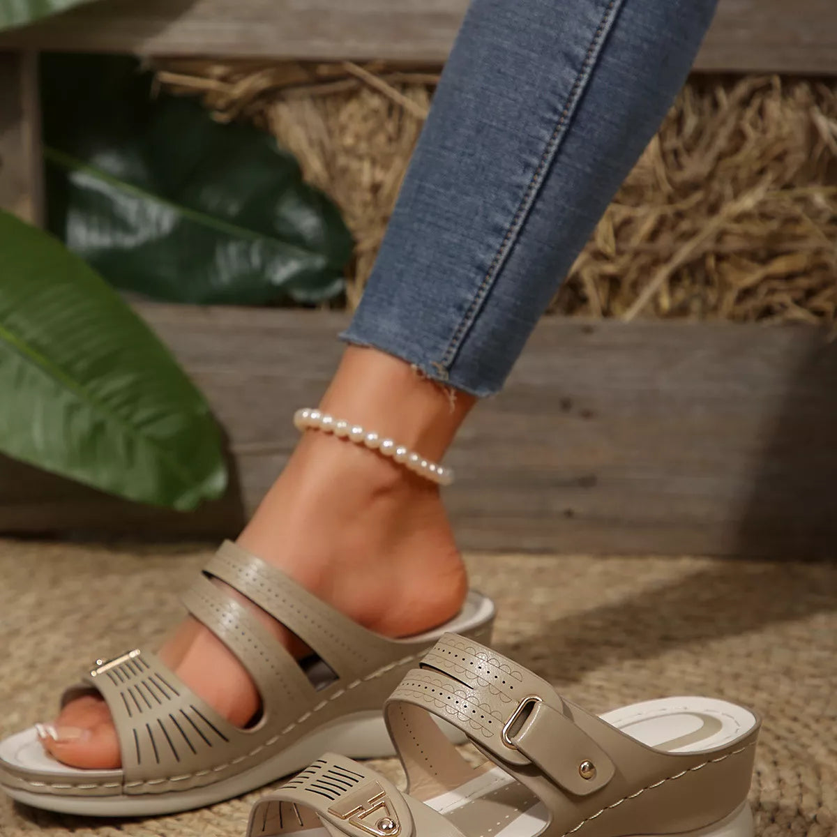 Open Toe Wedge Sandals in Green for Women