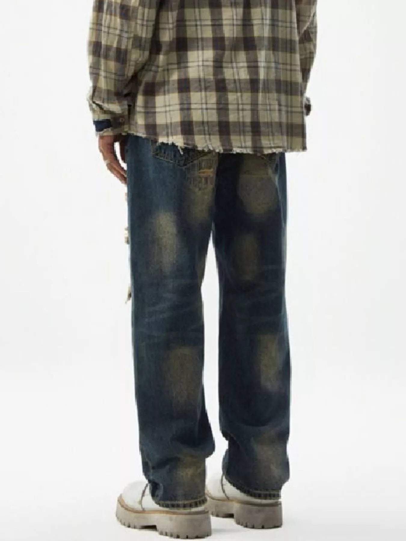 Distressed Wash Relaxed Fit Wide Leg Jeans in Blue for Men