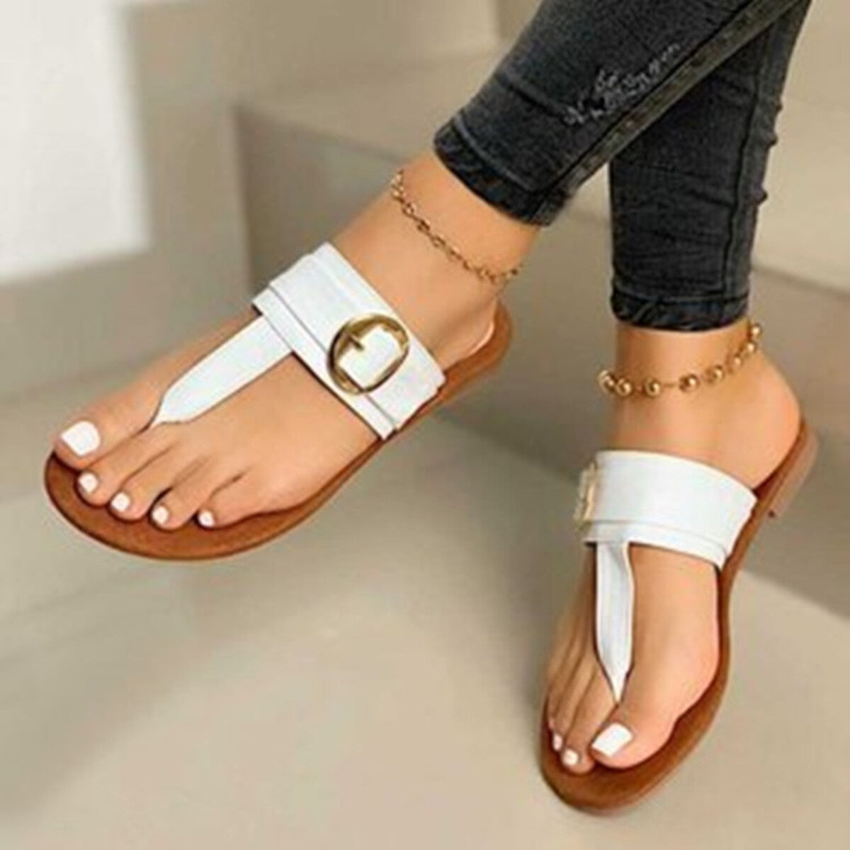 Toe Post Buckle Sandals in White for Women