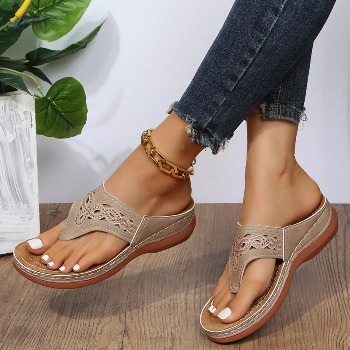 Casual Hollow-Out Thong Sandals in Black for Women