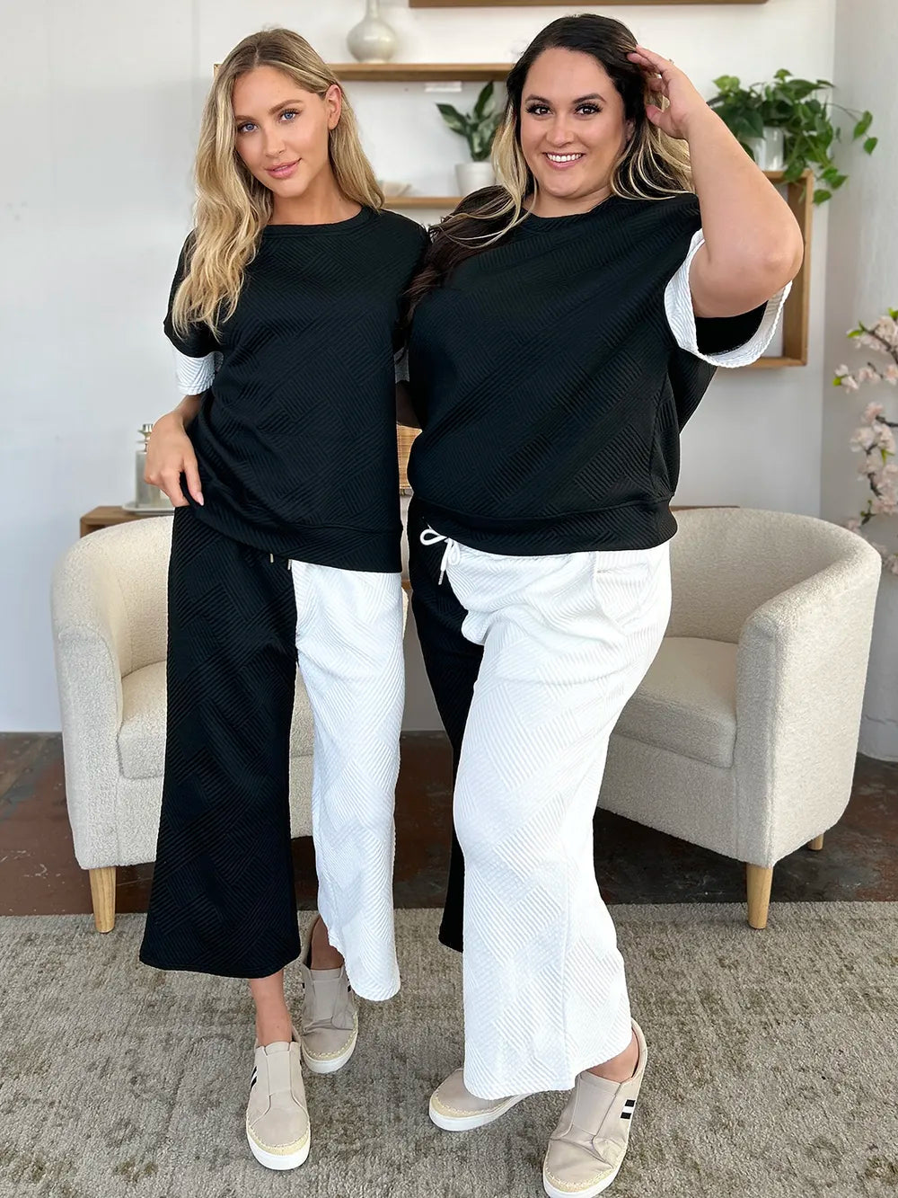 Plus Size Texture Contrast T-Shirt and Wide Leg Pants Set in Light Gray for Women
