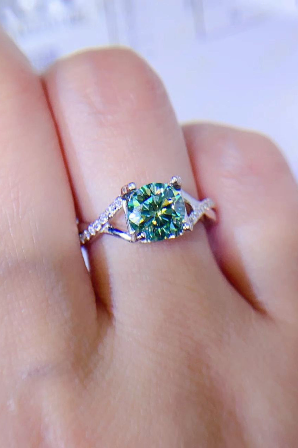 1 Carat Moissanite 925 Sterling Silver Ring in Classic in Light Green for Women