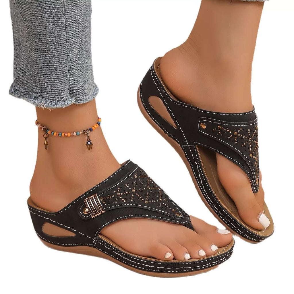 Toe Post Wedge Sandals in Black for Women