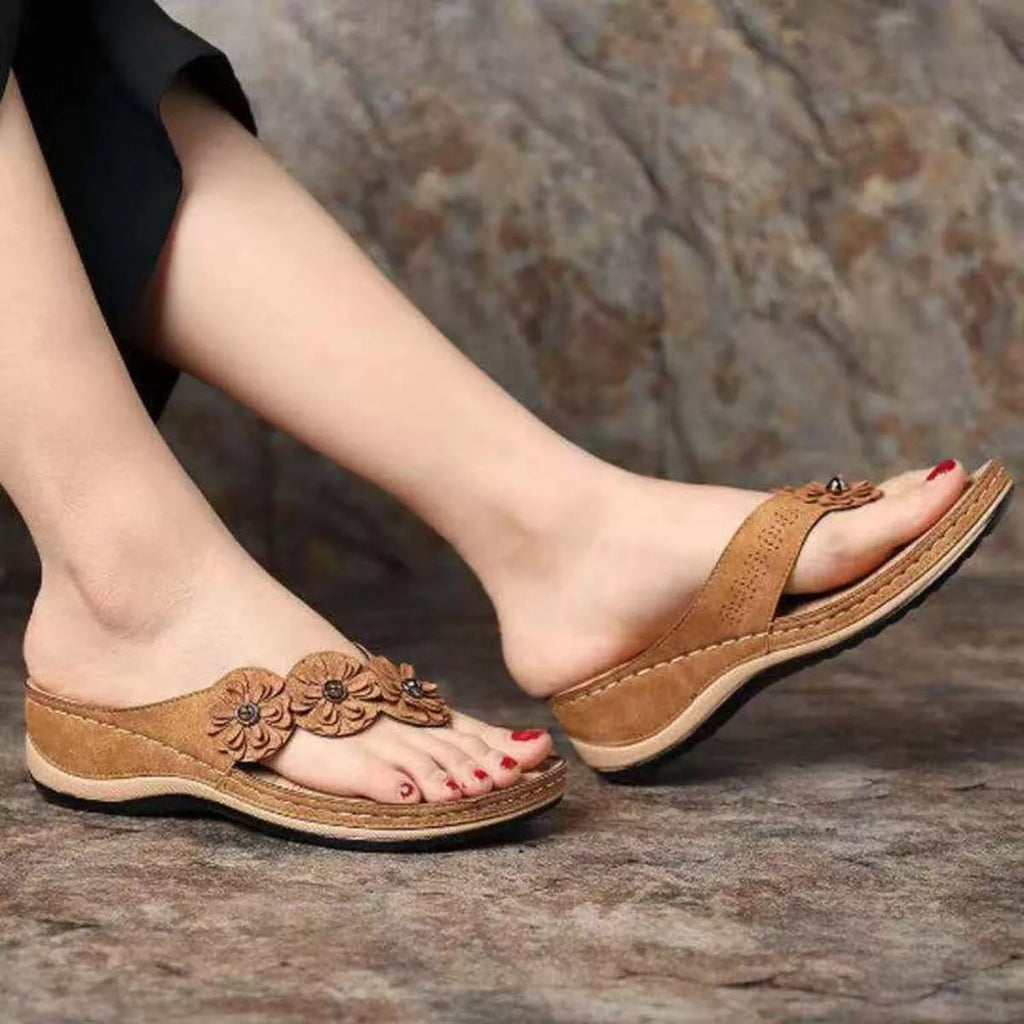 Toe Post Wedge Sandals in Classic in Pink for Women