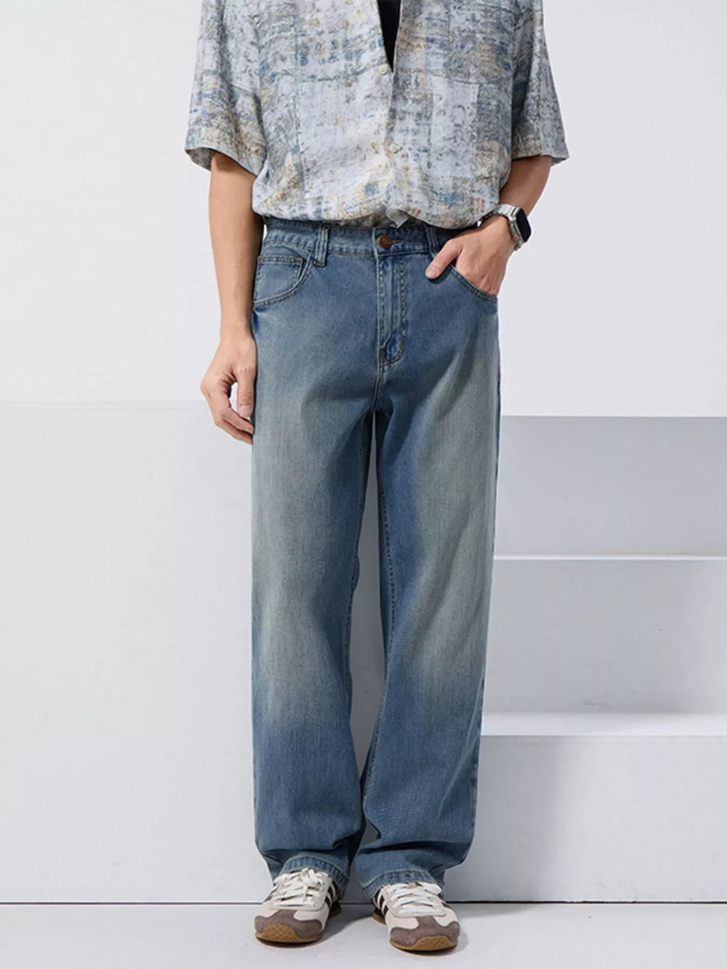 Vintage Wash Loose Fit Jeans in Medium Blue for Men
