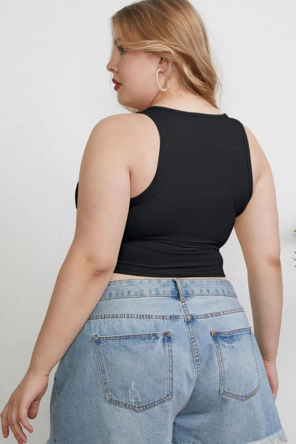 Plus Size Round Neck Slim Tank in Black for Women