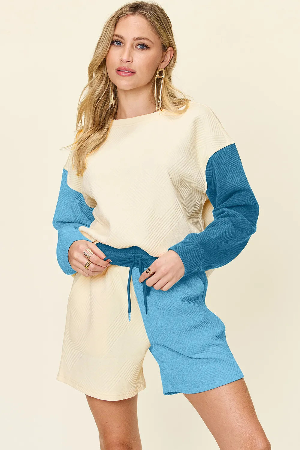 Plus Size Contrast Drop Shoulder Top and Shorts Set in Pastel Blue for Women