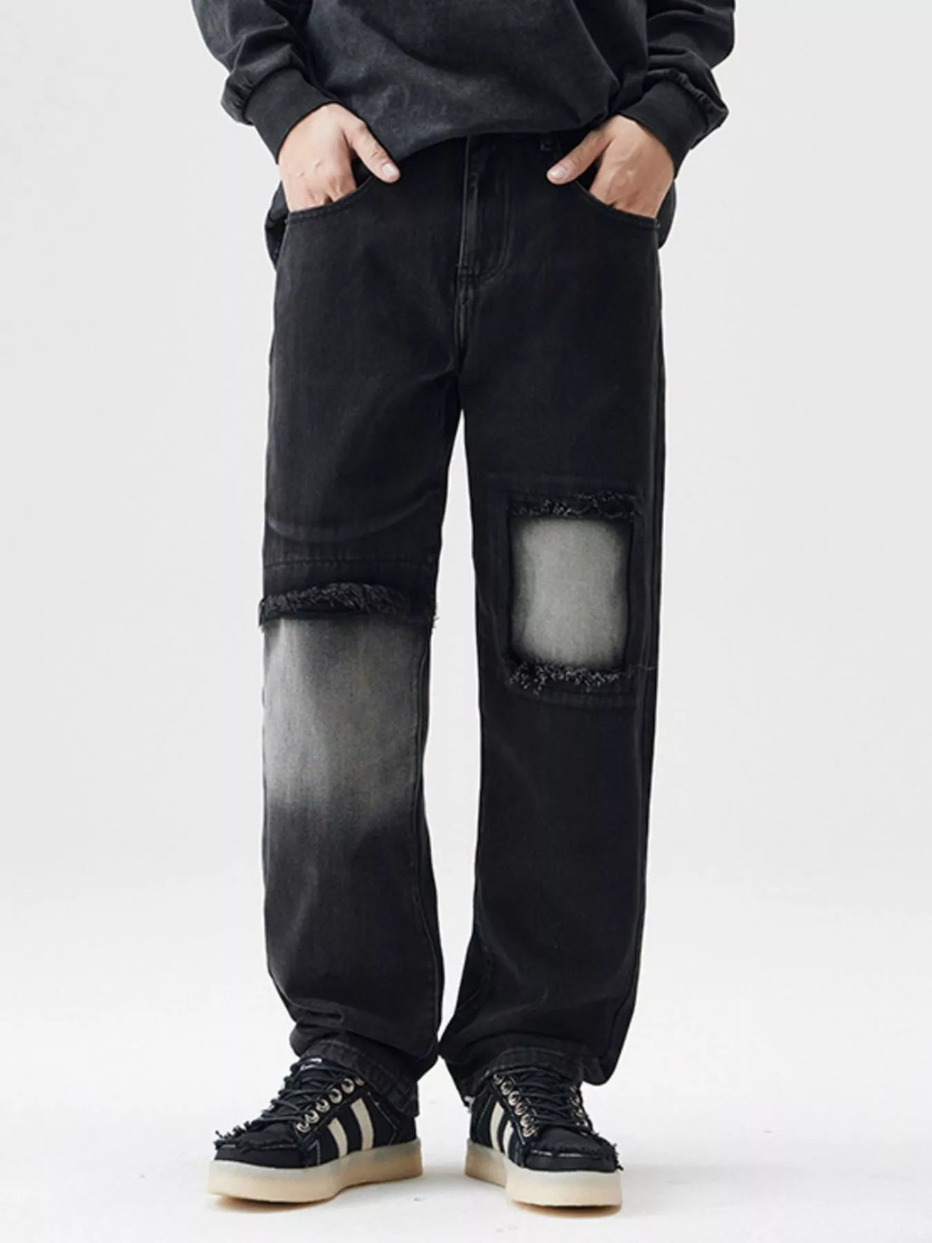 Distressed Loose Fit Jeans in Black for Men