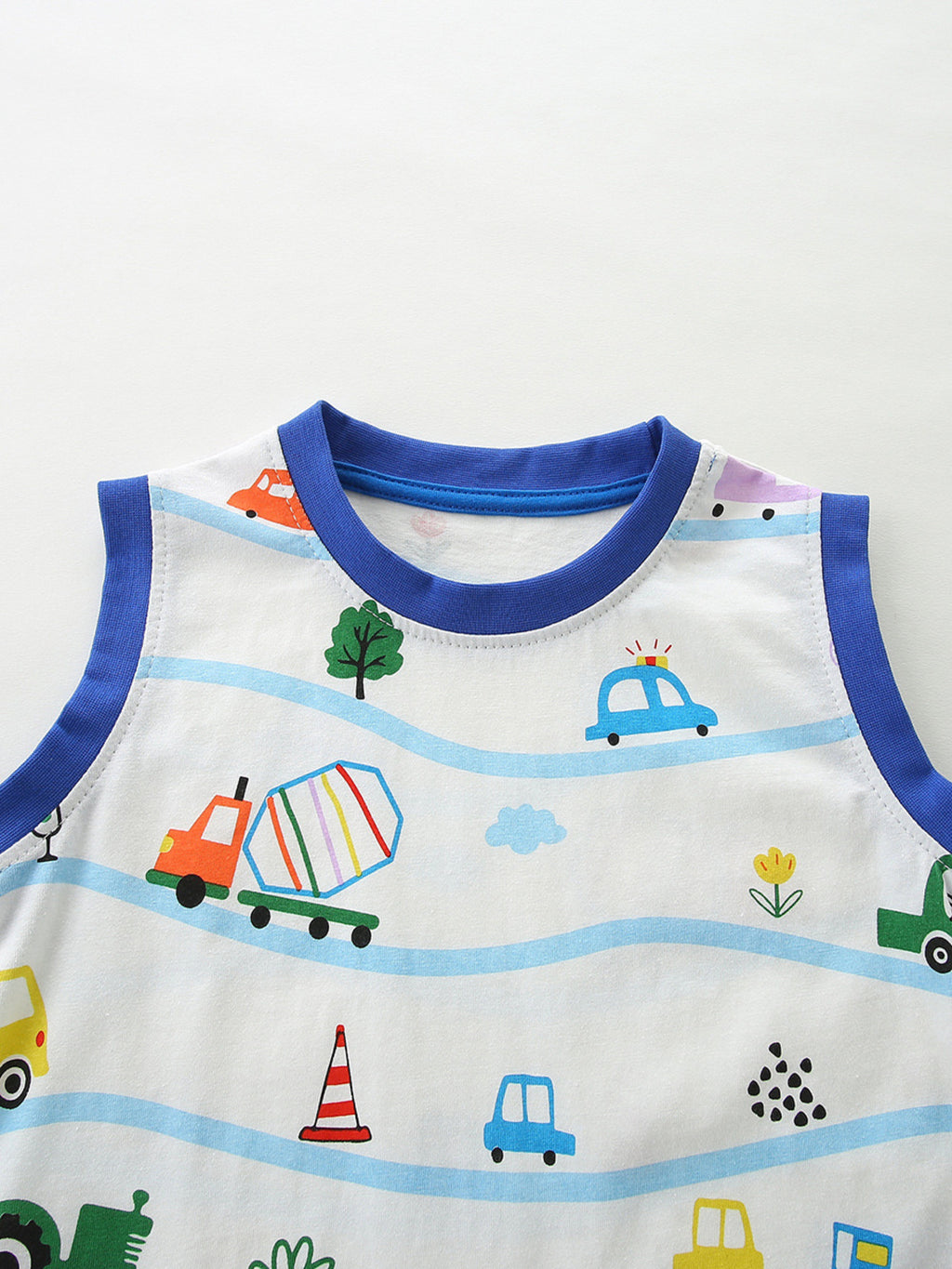 Cartoon Vehicle Print Sleeveless Top & Shorts Set in White for Boys