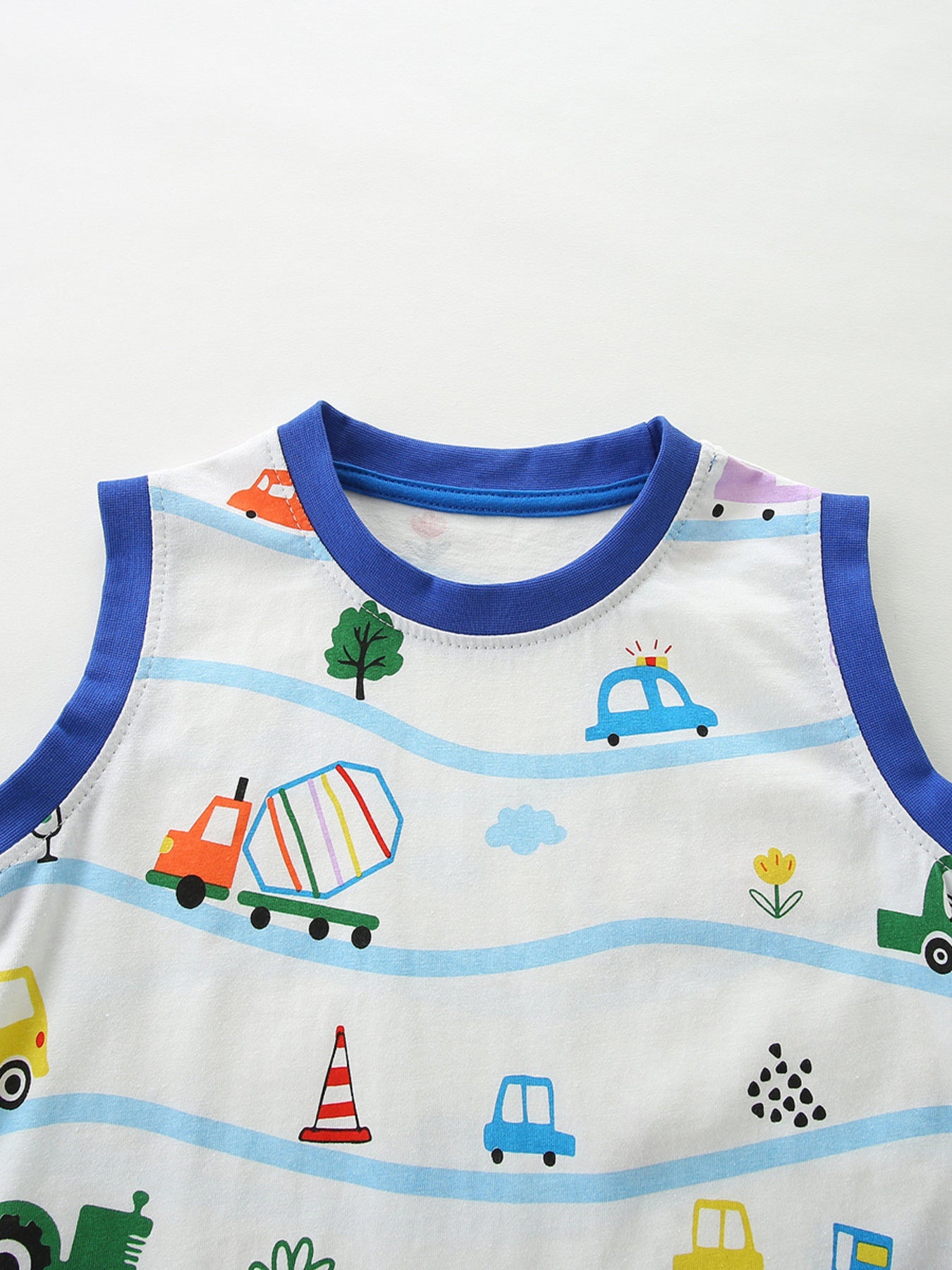Cartoon Vehicle Print Sleeveless Top & Shorts Set in White for Boys