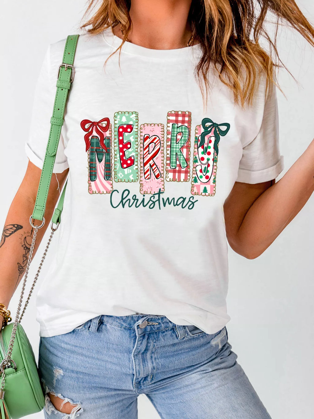 Merry Christmas Ribbon Bow Detail Holiday Graphic Tee in White for Women