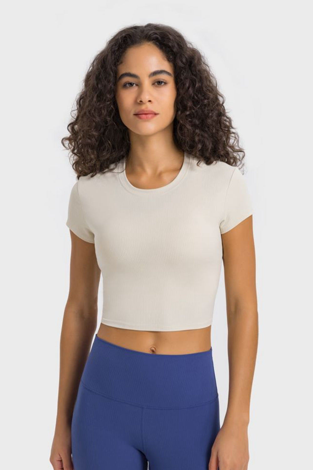 Round Neck Short Sleeve Cropped Sports T-Shirt in Red for Women