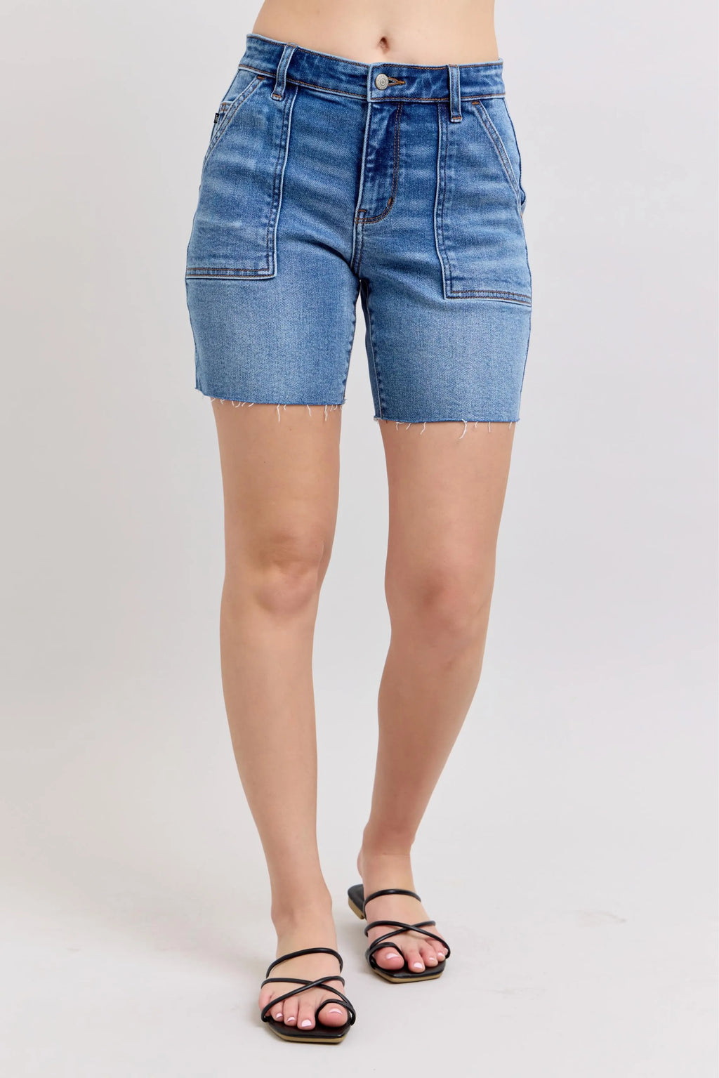 Mid Rise Bermudas Denim Shorts W/ Back Flap Pockets Plus Size in Md for Women