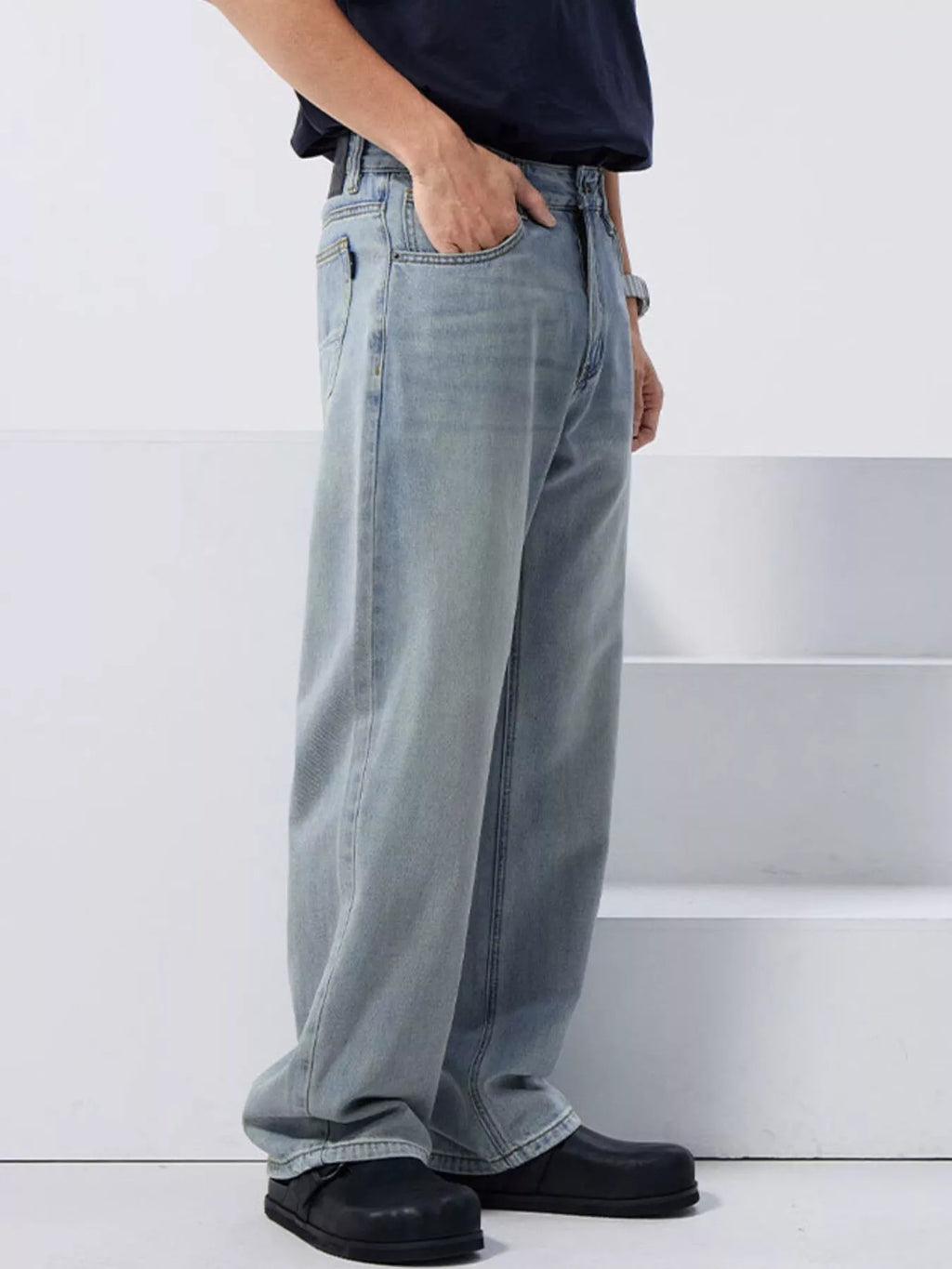 Wash Relaxed Fit Jeans in Classic in Light Blue for Men