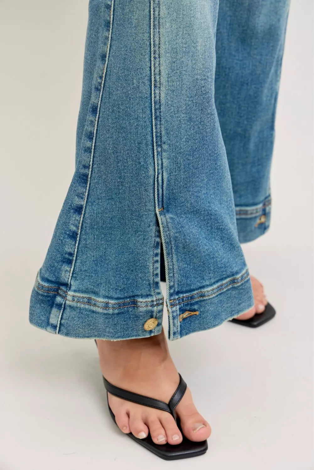 High Waist Vintage Wash Flare Jeans in Md for Women