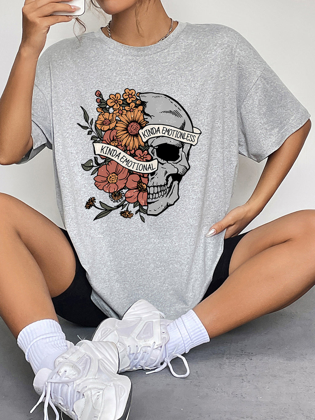 Round Neck Short Sleeve Graphic T-Shirt in Black in White for Women