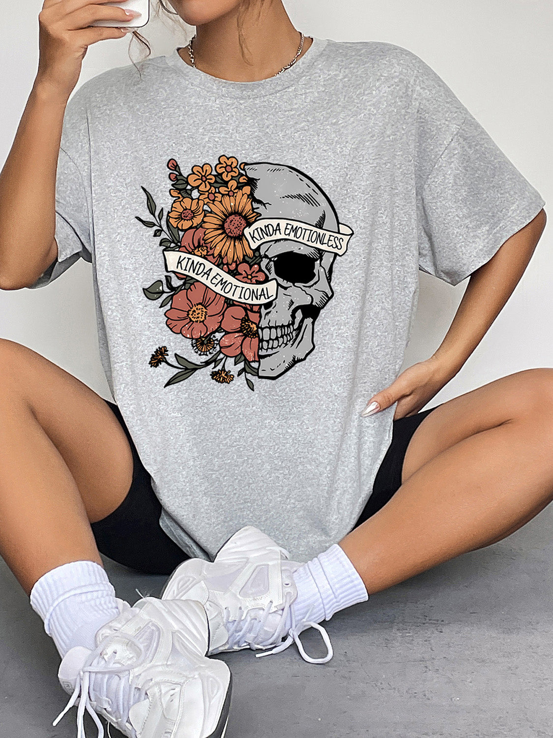 Round Neck Short Sleeve Graphic T-Shirt in Black in White for Women