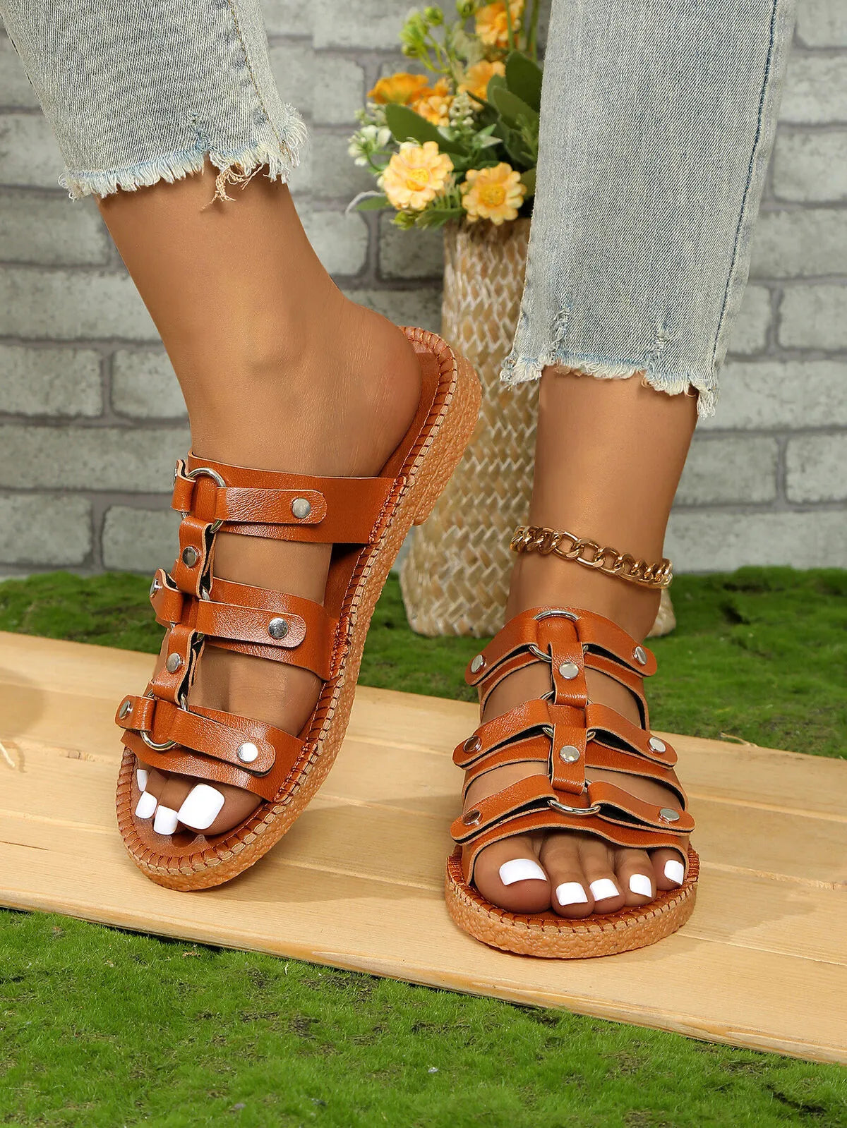 Open Toe Flats Sandals in White for Women