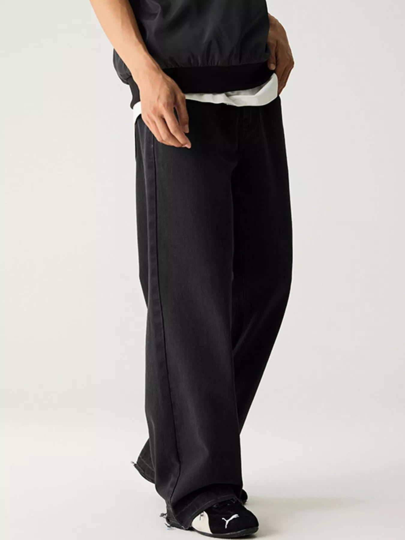 Wash Relaxed Fit Wide Leg Jeans in Berry Red in Black for Men