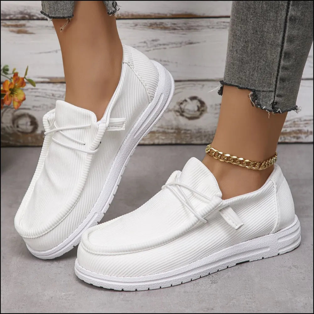 Round Toe Canvas Sneakers in Pink for Women