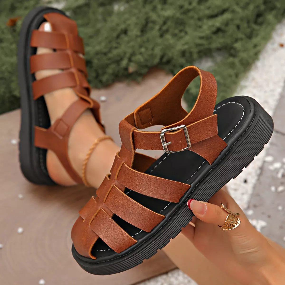 Round Toe Platform Sandals in Black for Women
