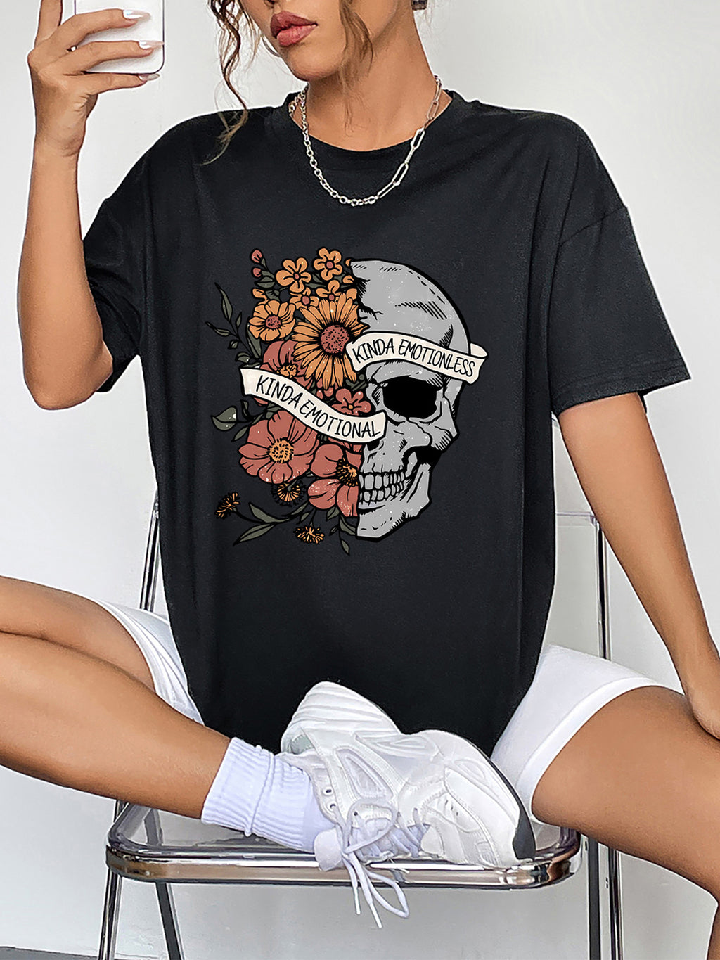 Round Neck Short Sleeve Graphic T-Shirt in Black for Women