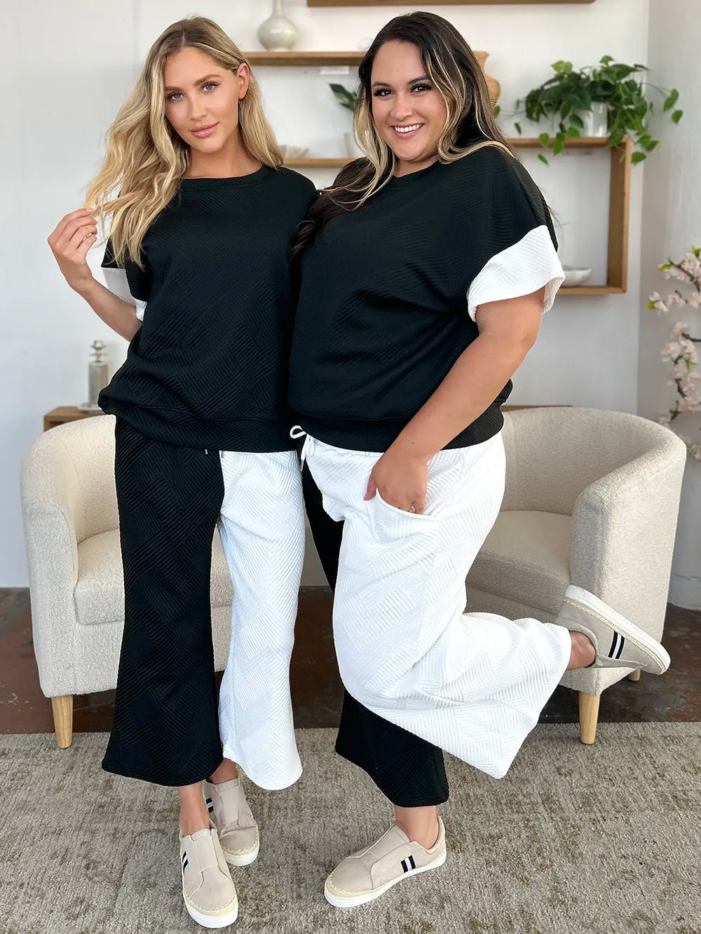 Plus Size Texture Contrast T-Shirt and Wide Leg Pants Set in Light Gray for Women