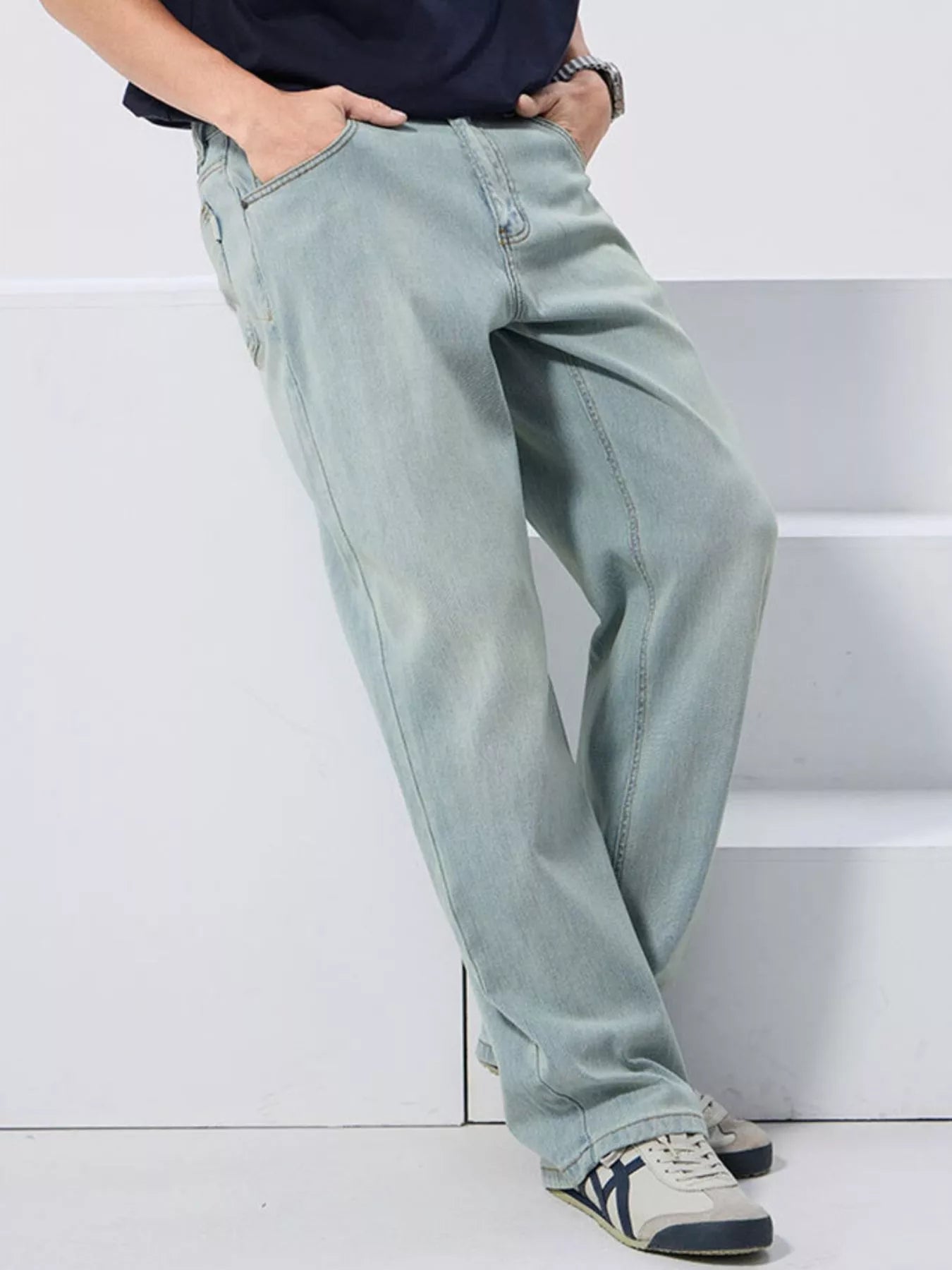 Vintage Wash Loose Fit Jeans in Medium Blue for Men