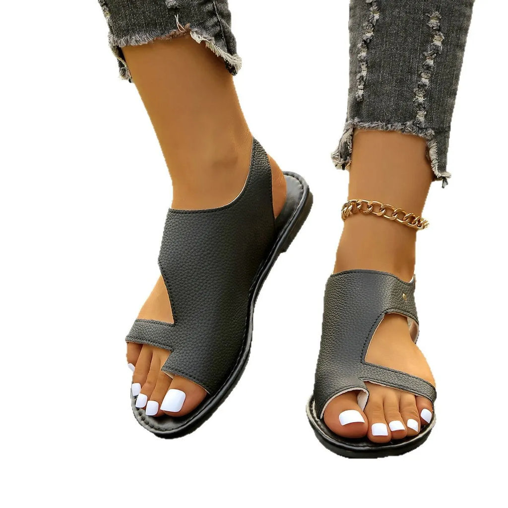 Toe Loop Flats Sandals in Gold for Women