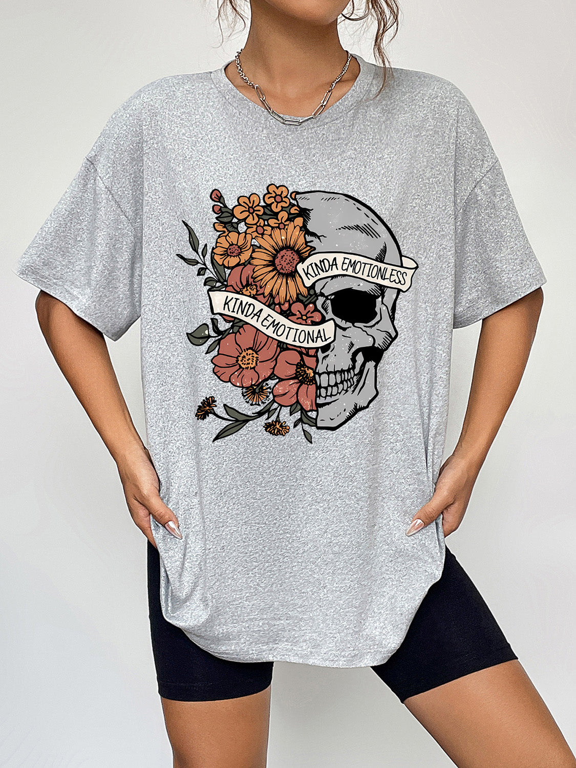 Round Neck Short Sleeve Graphic T-Shirt in Black in White for Women