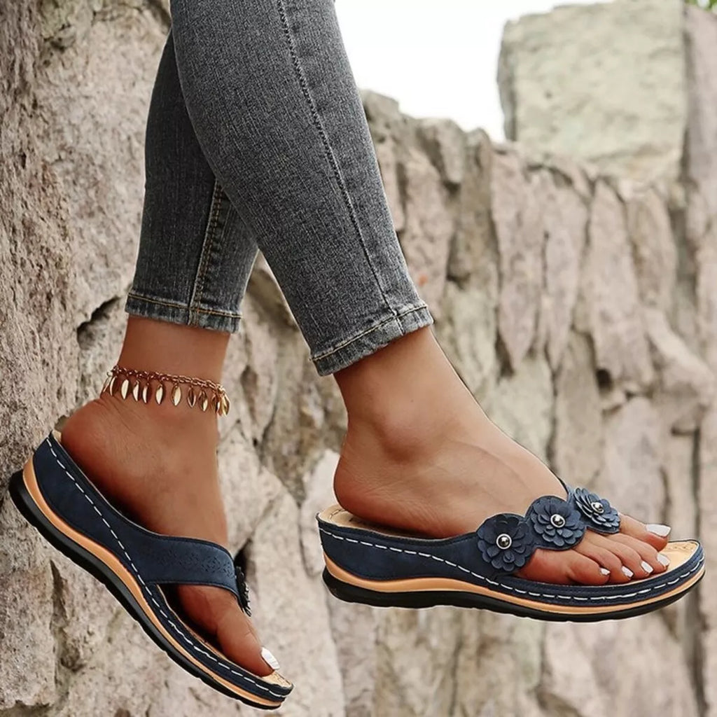 Toe Post Wedge Sandals in Classic in Pink for Women