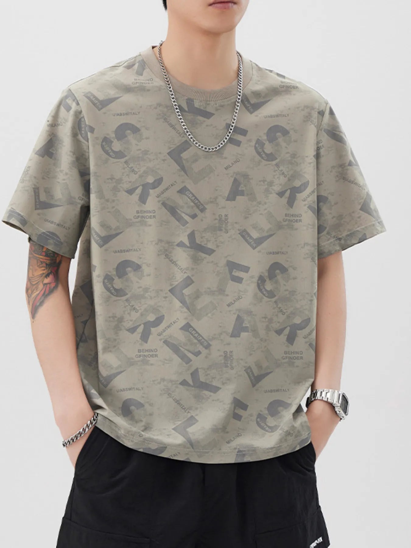 Plus Size Round Neck Graphic T-Shirt in Black for Men