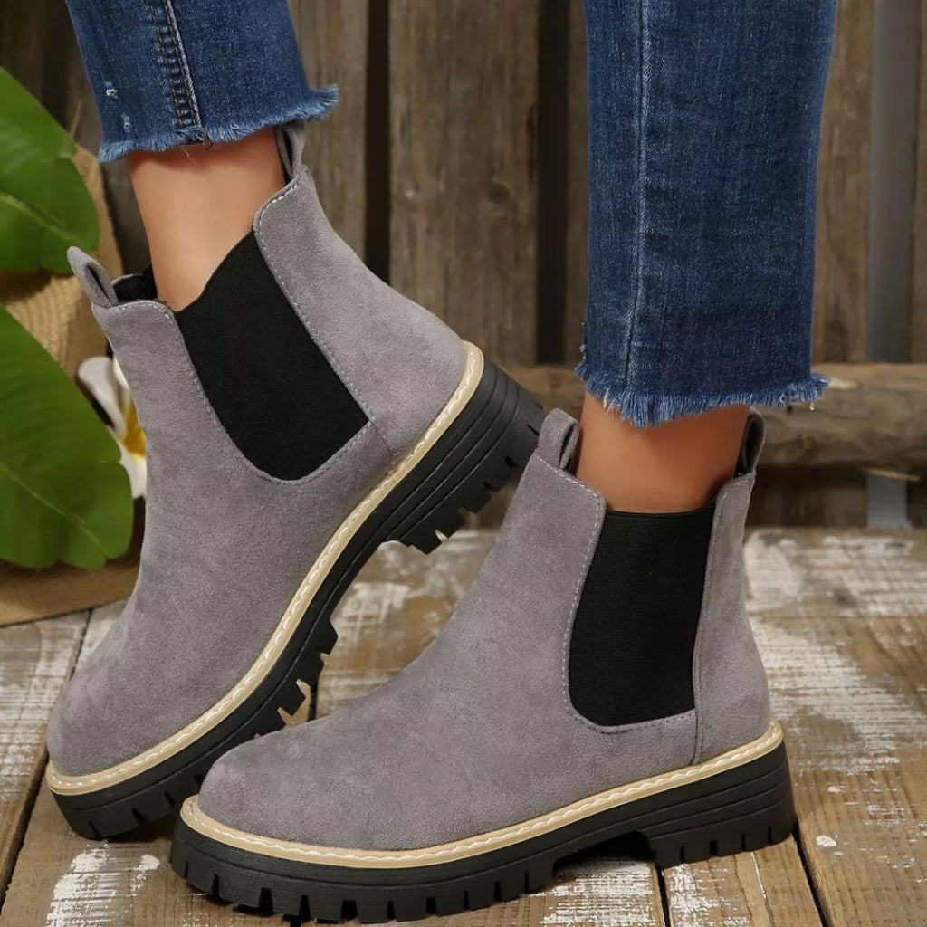 Round Toe Block Heels Boots in Classic in Black for Women