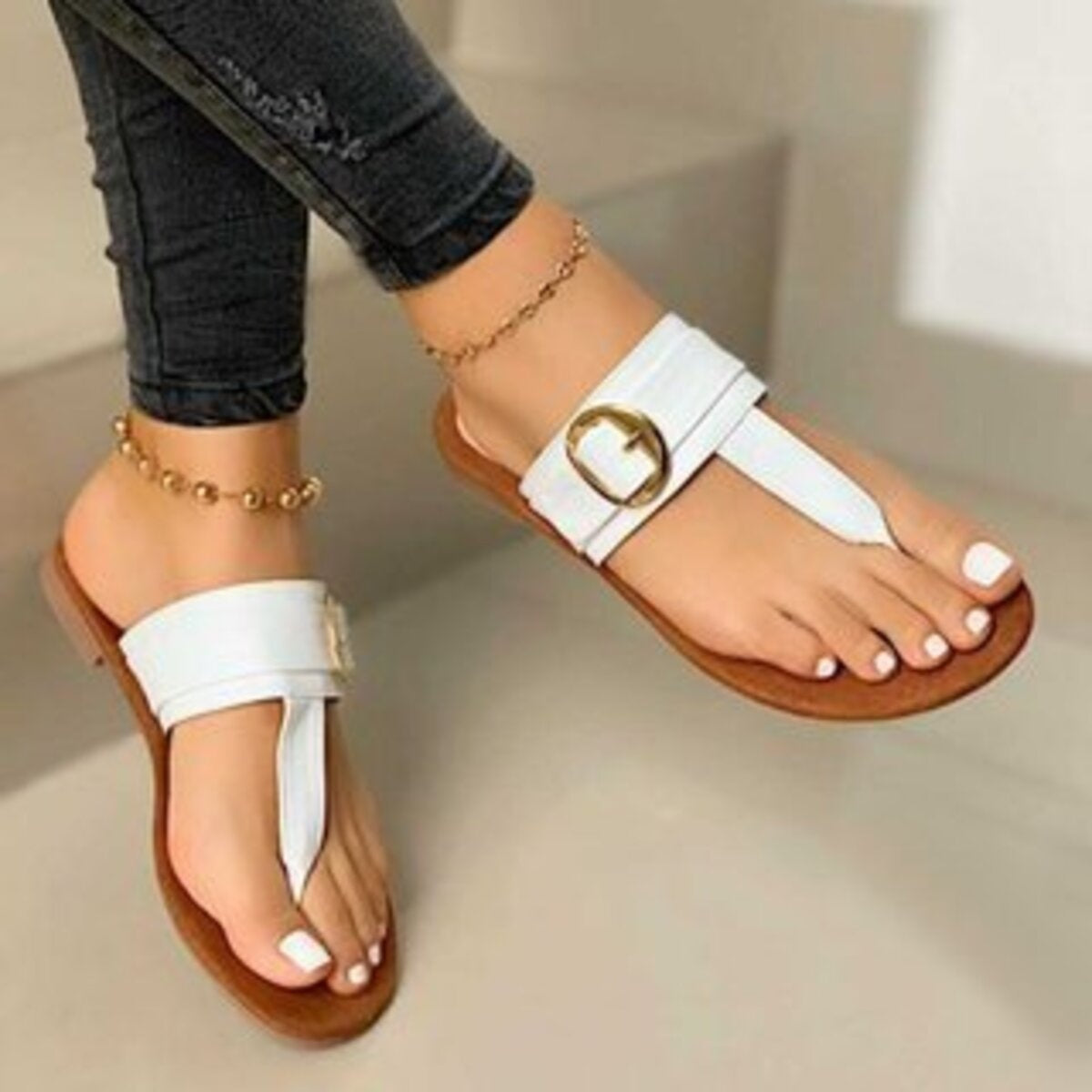 Toe Post Buckle Sandals in White for Women