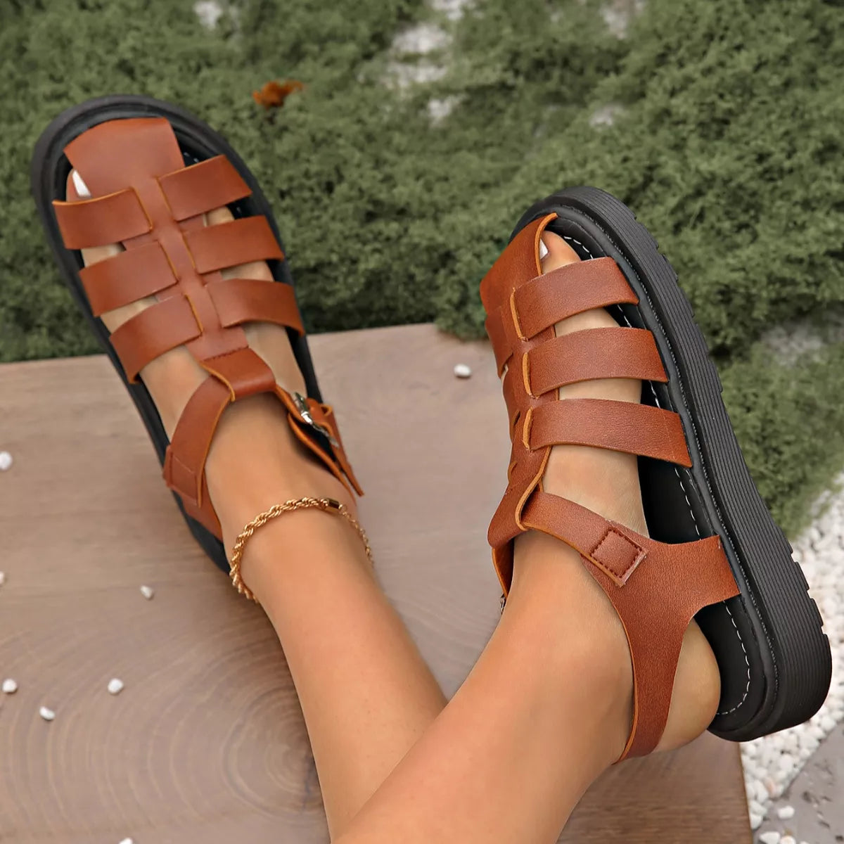 Round Toe Platform Sandals in Black for Women